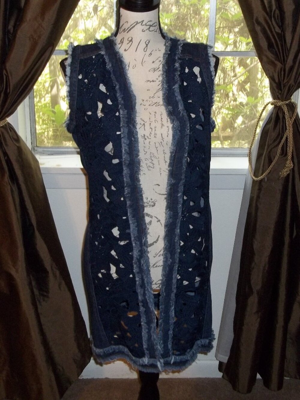 Peter NYGARD Distressed Denim Vest Small Sleeveless Open Front Boho Layered Chic